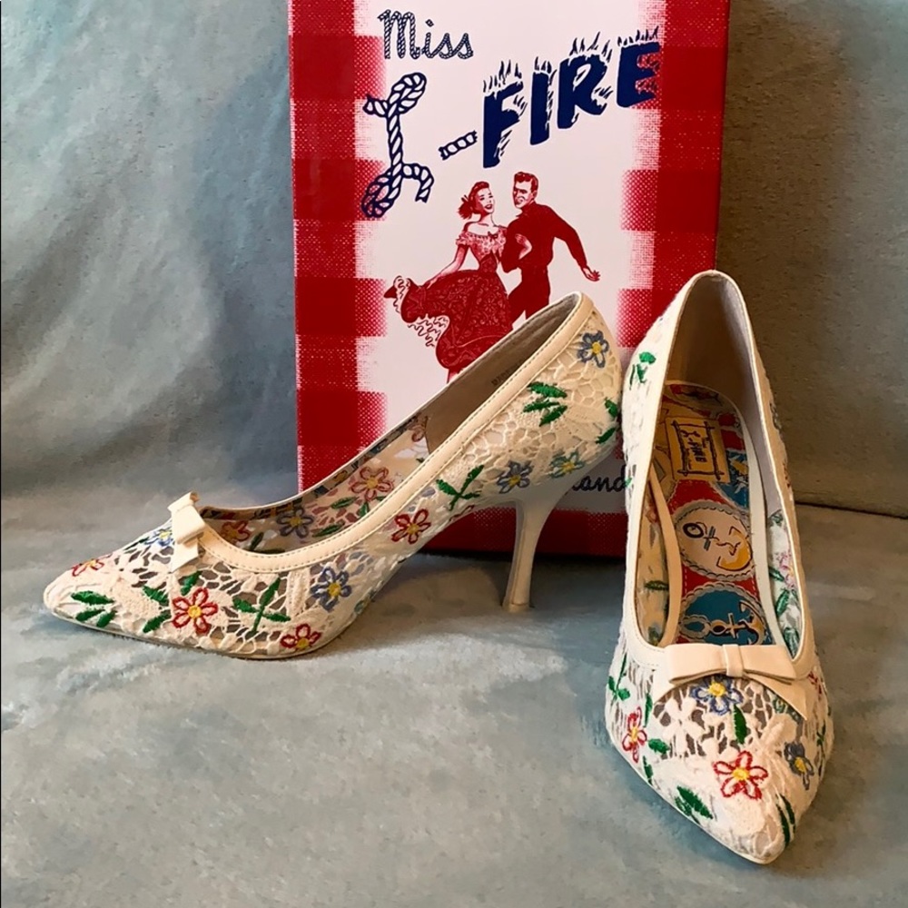 Miss L-Fire Size 39 (8.5-9) heels lace embroidered